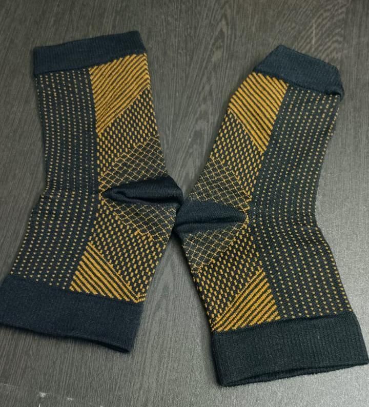 Comfortable heel swelling relief socks featuring a stylish geometric pattern in dark colors